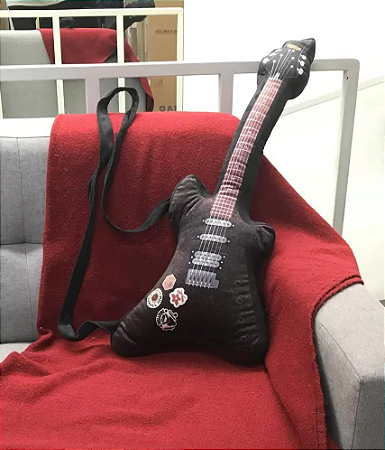 Almofada Guitarra Eddie Stranger Things - Nerd Now - Sua casa ou escritório  cada vez mais nerd. =)