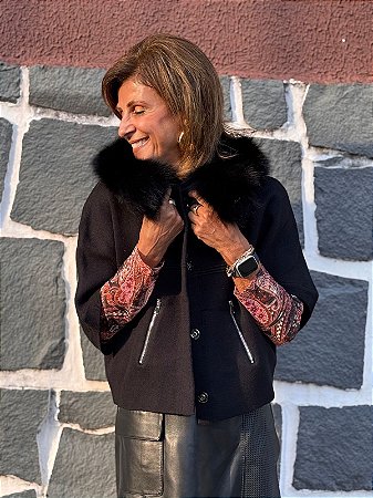Casaqueto em Tricot com Gola de Pele Natural Removível – Cor: Preto