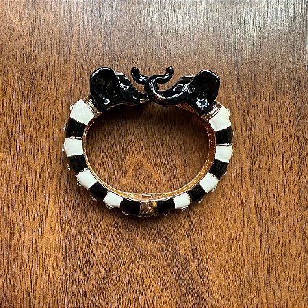 Pulseira Abraço de Elefantes: Um Laço de Força e Ternura
