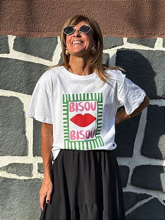 T-Shirt Bisou Bisou: Charme Francês com Vibe Pop Art