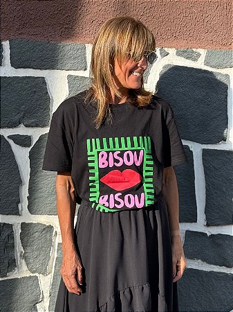 Camiseta "Bisou Bisou" em Algodão - Toque Francês e Pop!
