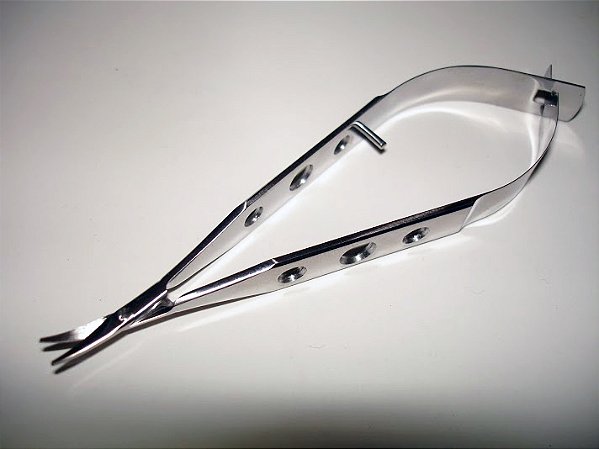 Tesoura de Cornea