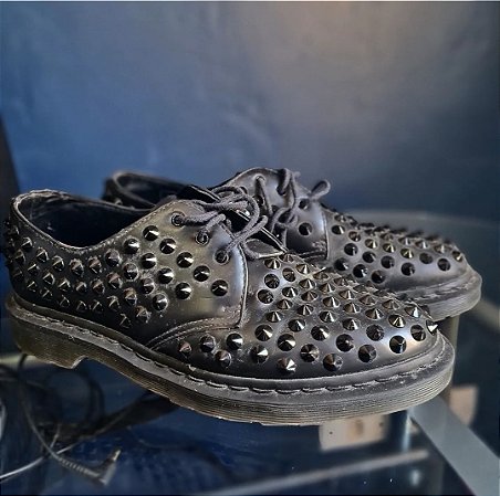 Sapato Dr Martens - uk 8- spikes - The Factory