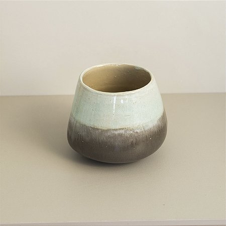 Vaso em Cerâmica Mod: Lume de 15x12cm - Cor: Erva Doce e Cimento Queimado