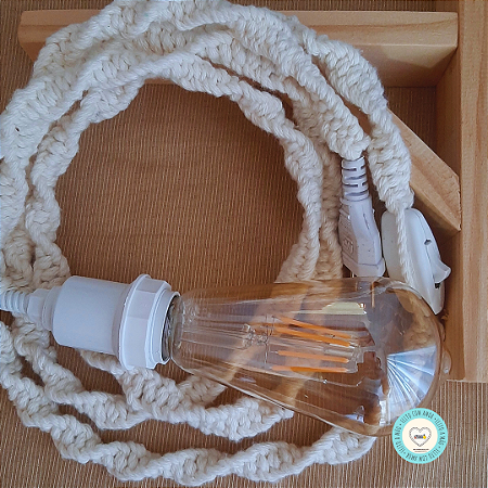 Luminária Pendente em Macramê  C/ mão francesa