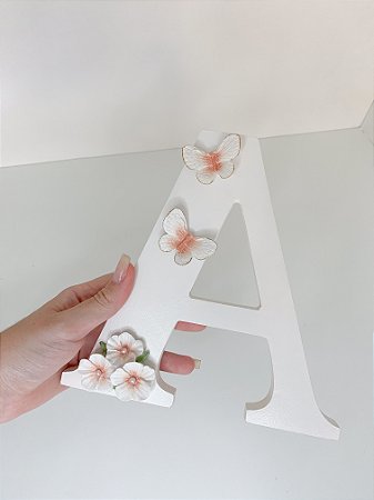 Letra personalizada flores e borboletas