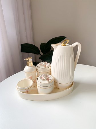 Kit higiene borboletas e flores creme com filete de ouro 6 peças