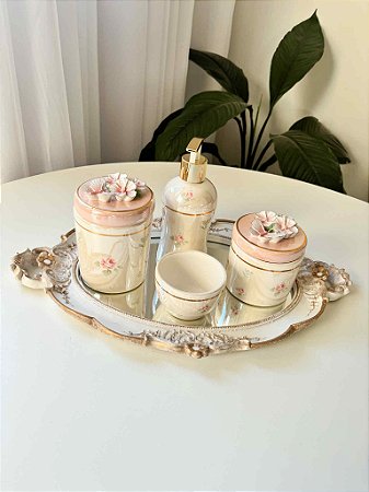 Kit higiene floral e rosa velho com filete de ouro aplique flores e borboletas 5 peças