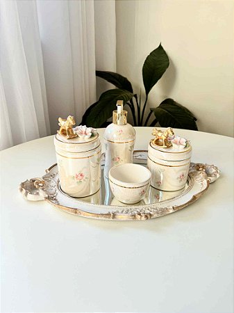 Kit higiene floral aplique cavalo dourado menina com filete de ouro 5 peças