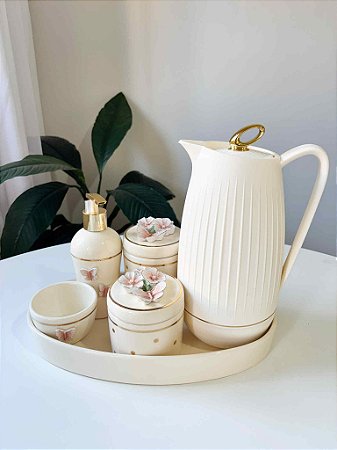 Kit higiene borboletas e flores creme com poá dourado com filete de ouro 6 peças
