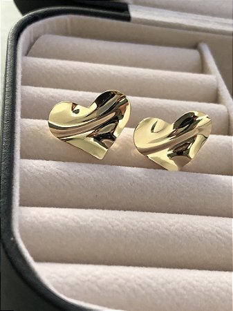 Brinco coração design orgânico