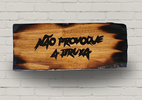 Placa Artesanal "Não Provoque a Bruxa"