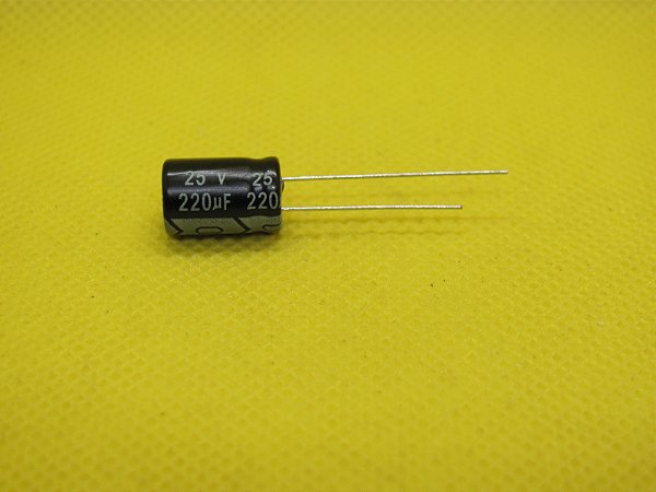 Capacitor Eletrolítico 220uF X 25V 8X12 105°C