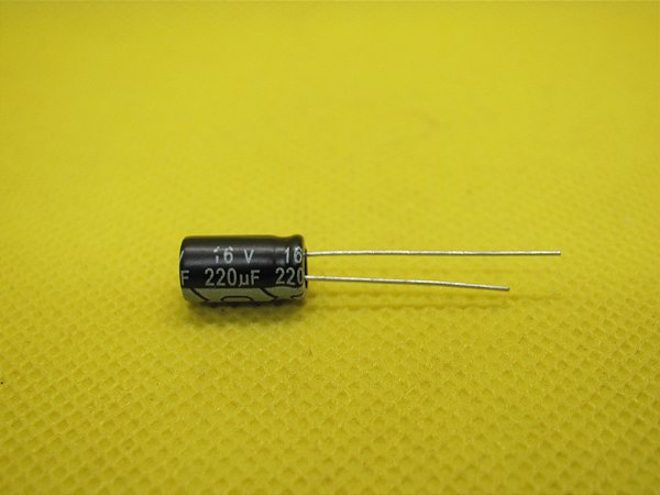 Capacitor Eletrolítico 220uF X 16V 6X12 105°C