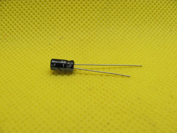 Capacitor Eletrolítico 1uF X 50V 4X7 105°C
