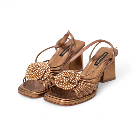 SANDALIA COURO METALIZADO FLOR