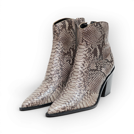 BOTA COURO ESTILETADO