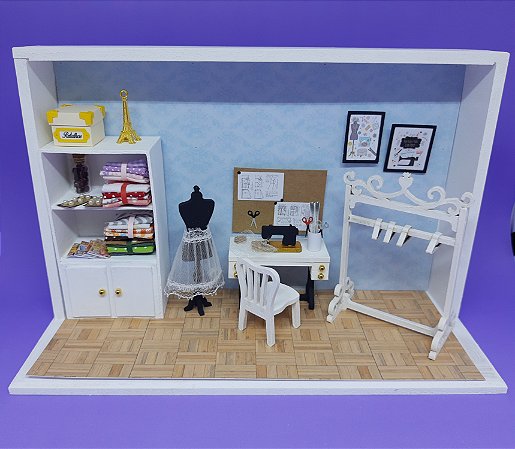 Quadro Cenário Miniatura Ateliê de Costura Costureira