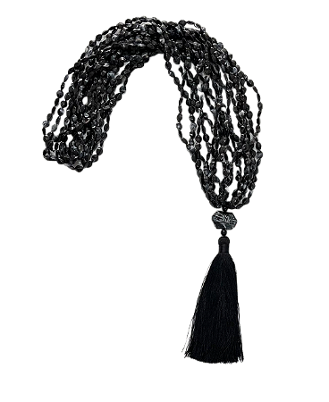 Colar em resina mesclada preto e branca com pedra preta detalhes em dourado com 16 voltas 1.00 m
