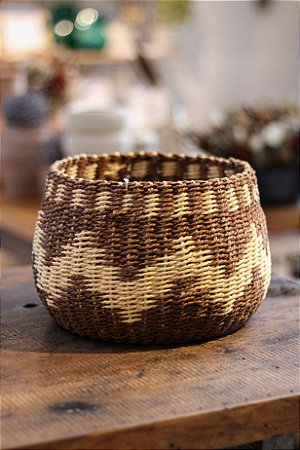 Cesto africana natural e marrom 27x27x17
