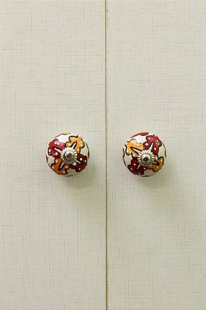 Puxador de Porcelana Off-white com detalhe amarelo e vermelho