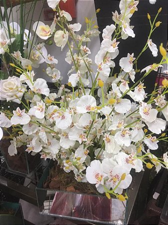 Flores Artificiais em Vasos