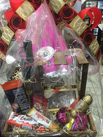Cesta de Café da Manhã Chocolates e Vinho