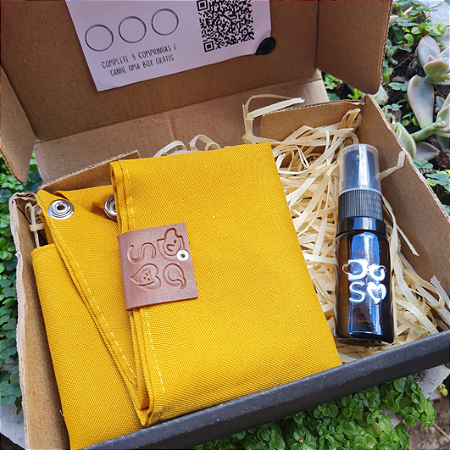 Box Assinatura mensal com uma Bandana e perfume ambiente