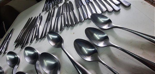 jogo de  talheres inox  da marca brinox 32 colheres + 54 facas sem pontas
