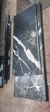 pedra de  mármore  na cor  preto com branco cada unidade 600,00 usada