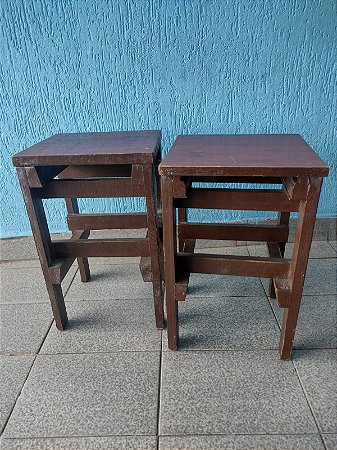 CONJUNTO DE BANQUETA DE MADEIRA ARTESANAL