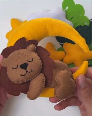 leão bebe na lua safari mobile - Leia a descrição