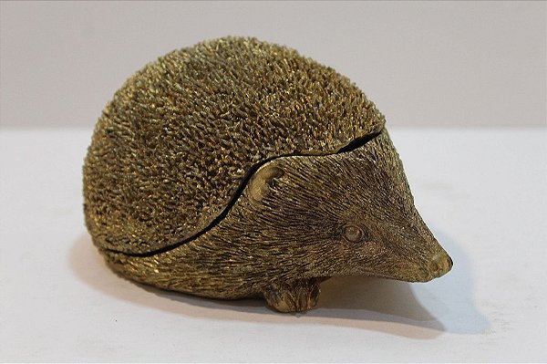 Pote de Resina Decorativo Dourado em formato de Tatu