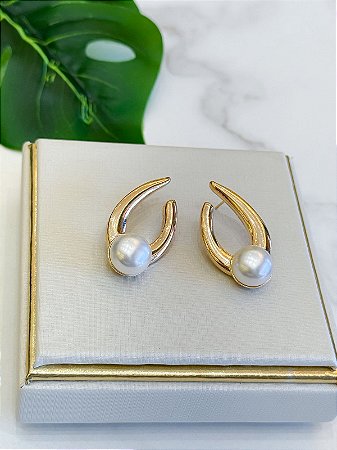 Brinco dourado com Pérolas