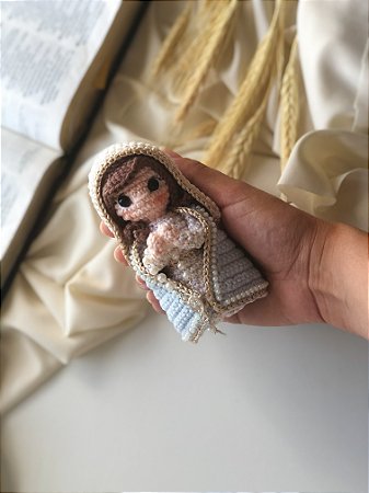 Mini Santinha em amigurumi c/ caixa mdf