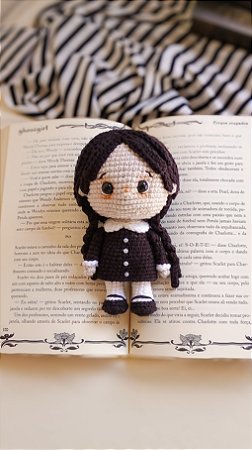 Wandinha Addams Amigurumi