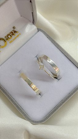 Par de Aliança lisa única pedra Prata 925