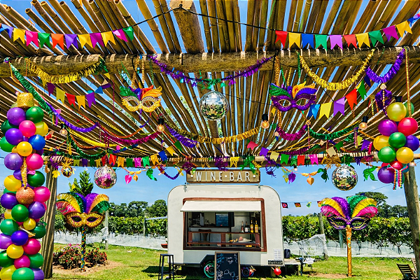 Evento Carnaval com DJ + tarde de Hambúrgueres