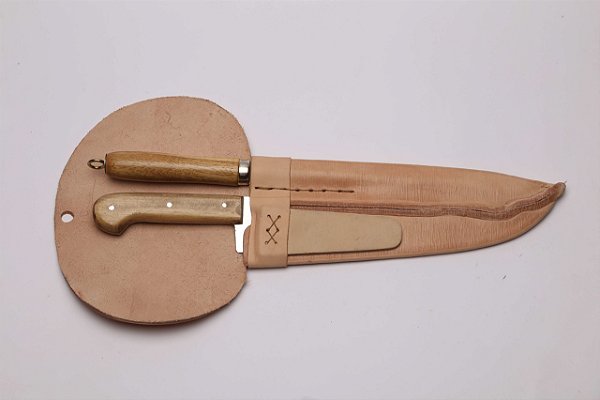 CJ 08" GAÚCHA CARBONO MOD. PANTANEIRO (FACA E CHAIRE) / BAINHA DE COURO