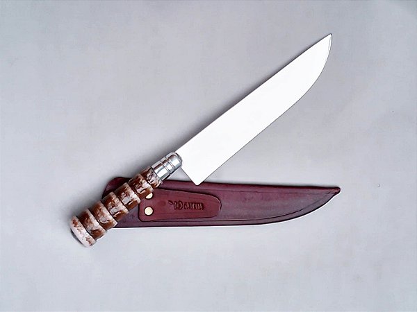 FACA INOX 09" GAÚCHA CABO SINTÉTICO TATÚ / BAINHA DE COURO