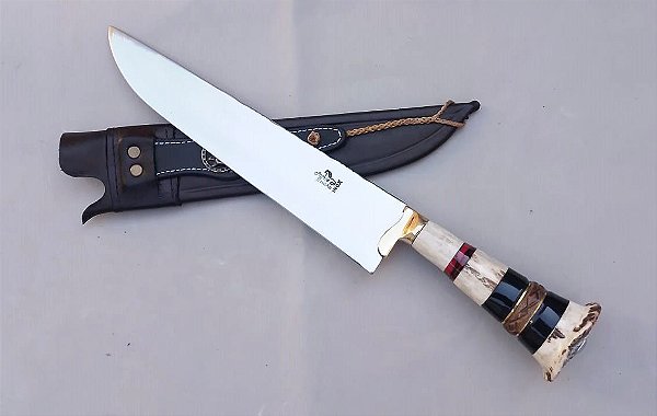 FACA ARTESANAL INOX 3 MM - 10 POL. / CABO MESCLADO COM CERVO NATURAL / BAINHA COURO