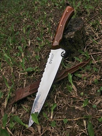 Faca em aço inox 09" com detalhe "Unha de gato"