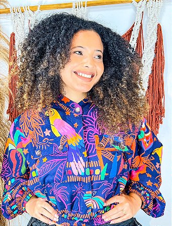 BLUSA BOTÕES - TROPICAL VIBRANTE -ESTAMPADO - VISCOSE PRÉ LAVADO