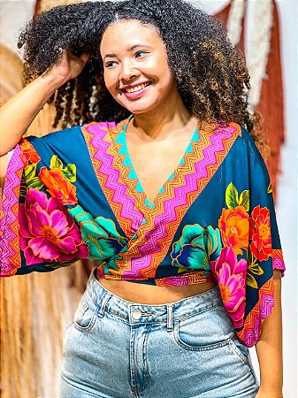 CROPPED MORCEGO - FLORES- ROSA E AZUL -VISCOSE PRÉ LAVADO