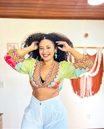 CROPPED GABRIELA- PRAIA URBANA -VERDE COM DETALHES COLORIDOS - VISCOSE PRÉ LAVADO