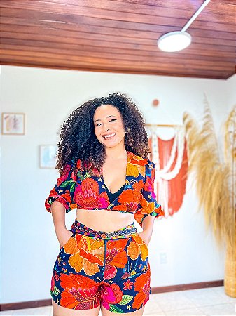 CROPPED GABRIELA- PRAIA URBANA -AZUL COM DETALHES COLORIDOS - VISCOSE PRÉ LAVADO