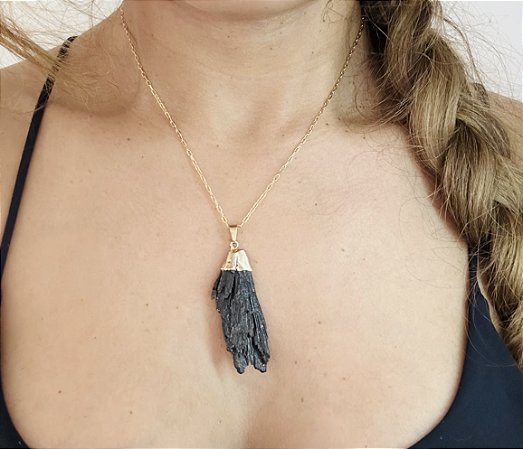 Pingente Vassoura de bruxa (Cianita preta)