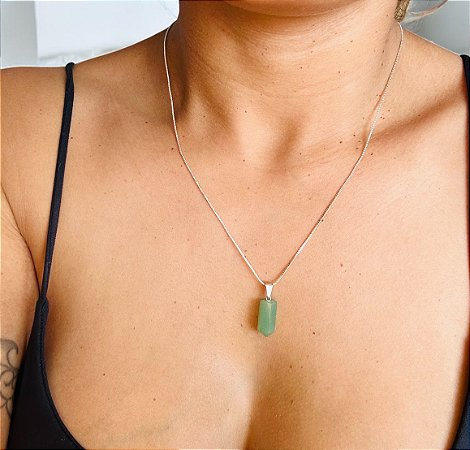 Pingente Ponta de Quartzo verde prateado - cura, equilíbrio, prosperidade, vitalidade