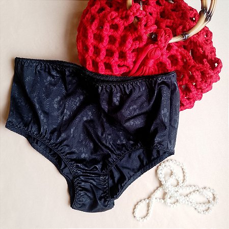 Calcinha preta plus size lateral larga