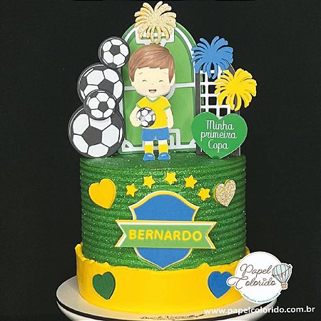 Topo de Bolo: Copa, futebol menino com bola de mesversário